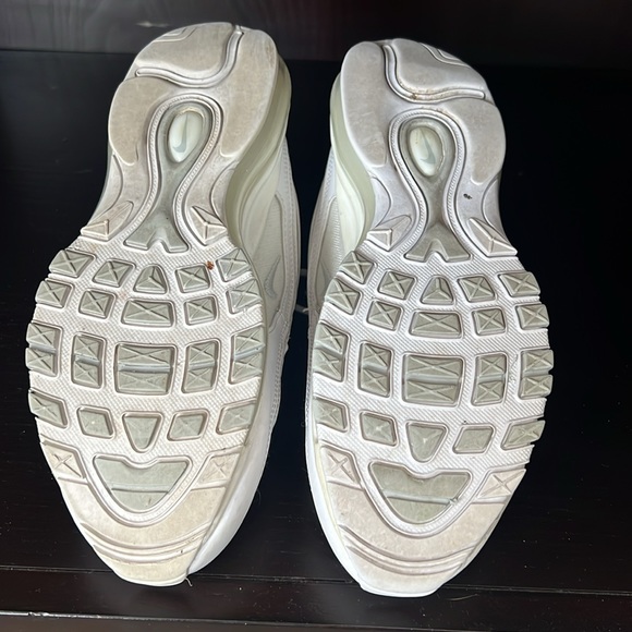 Nike Air Max Women’s 9 tennis shoes - Picture 3 of 4